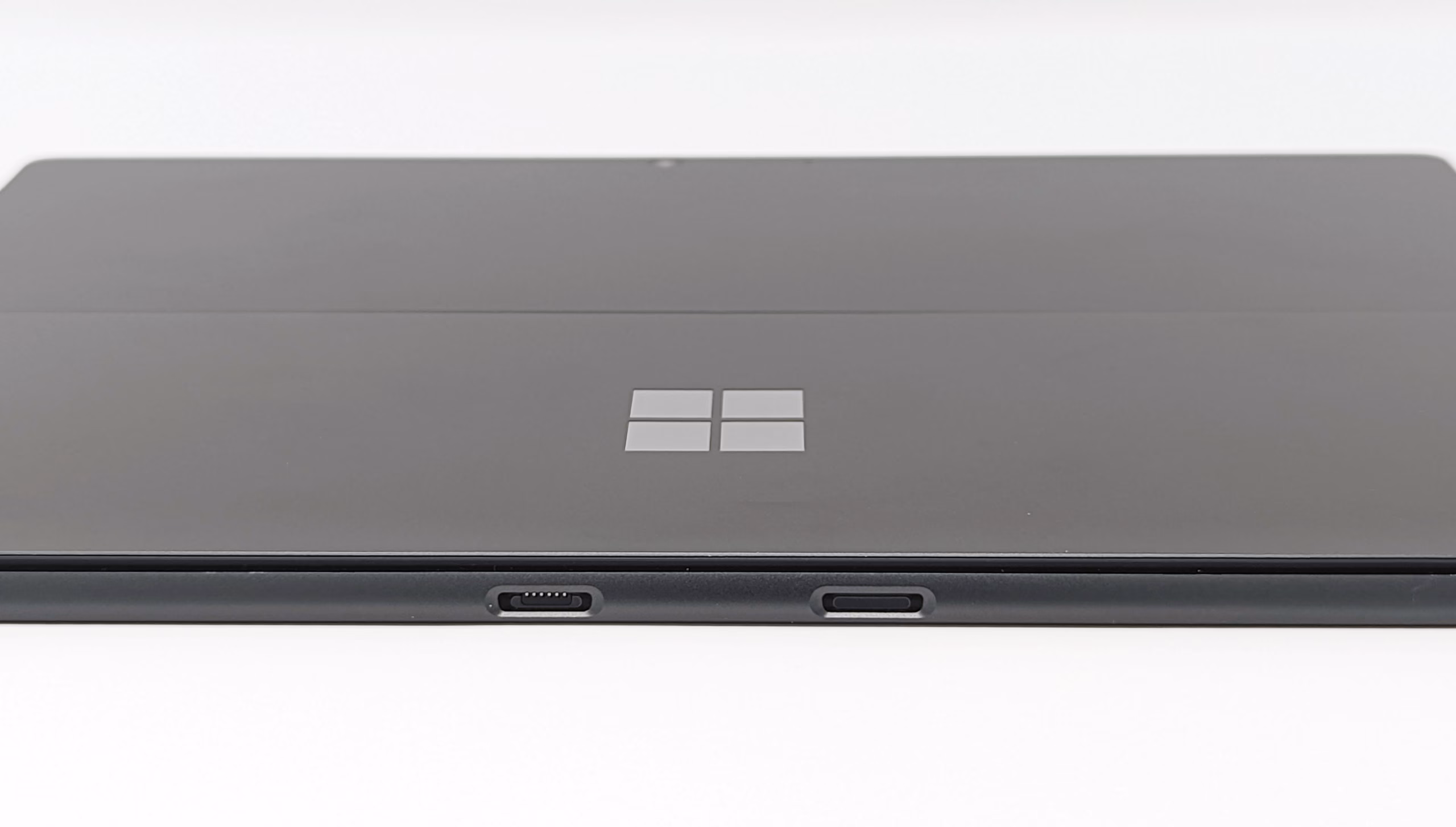Microsoft Surface Pro 8 -Device - Bottom