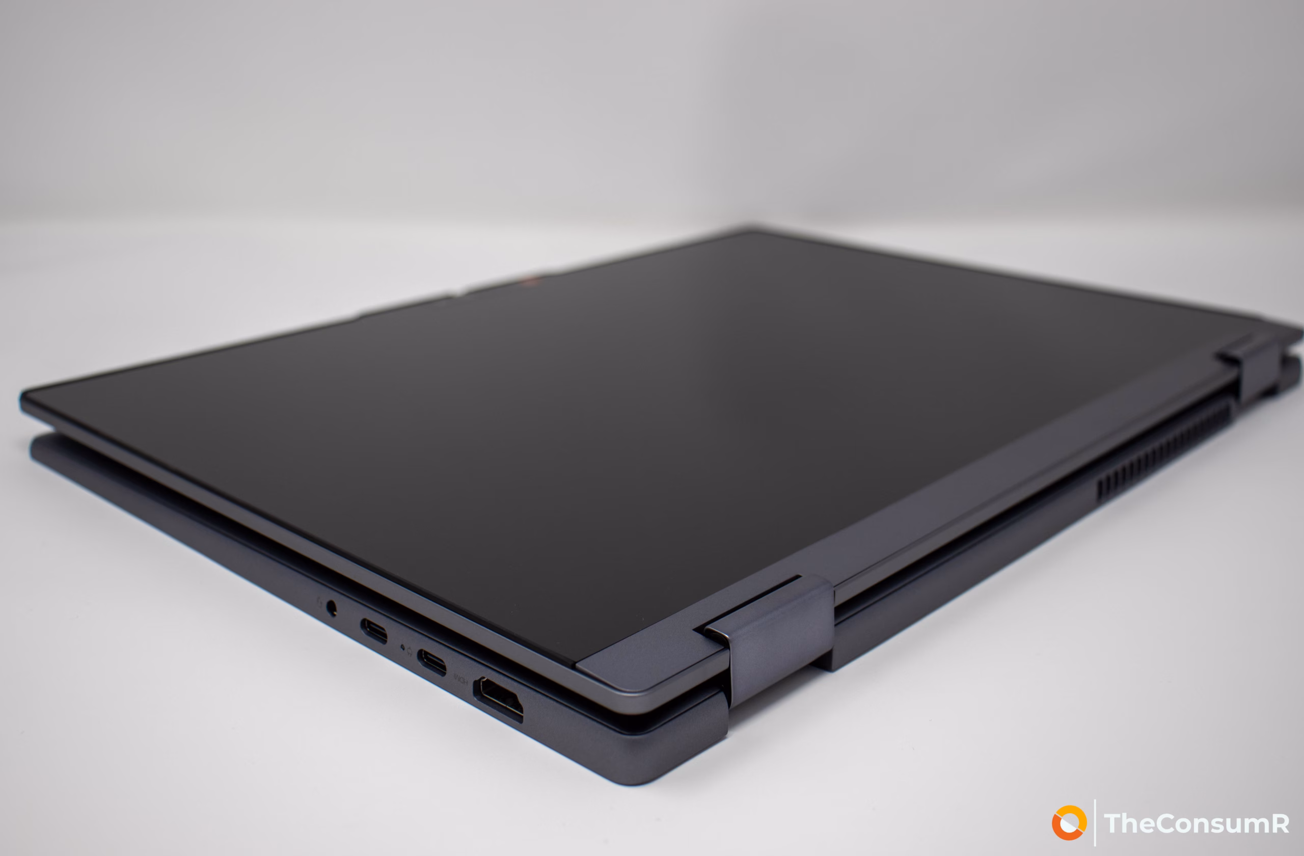 Right Side Ports on Lenovo IdeaPad 5 2-in-1 16IAL10