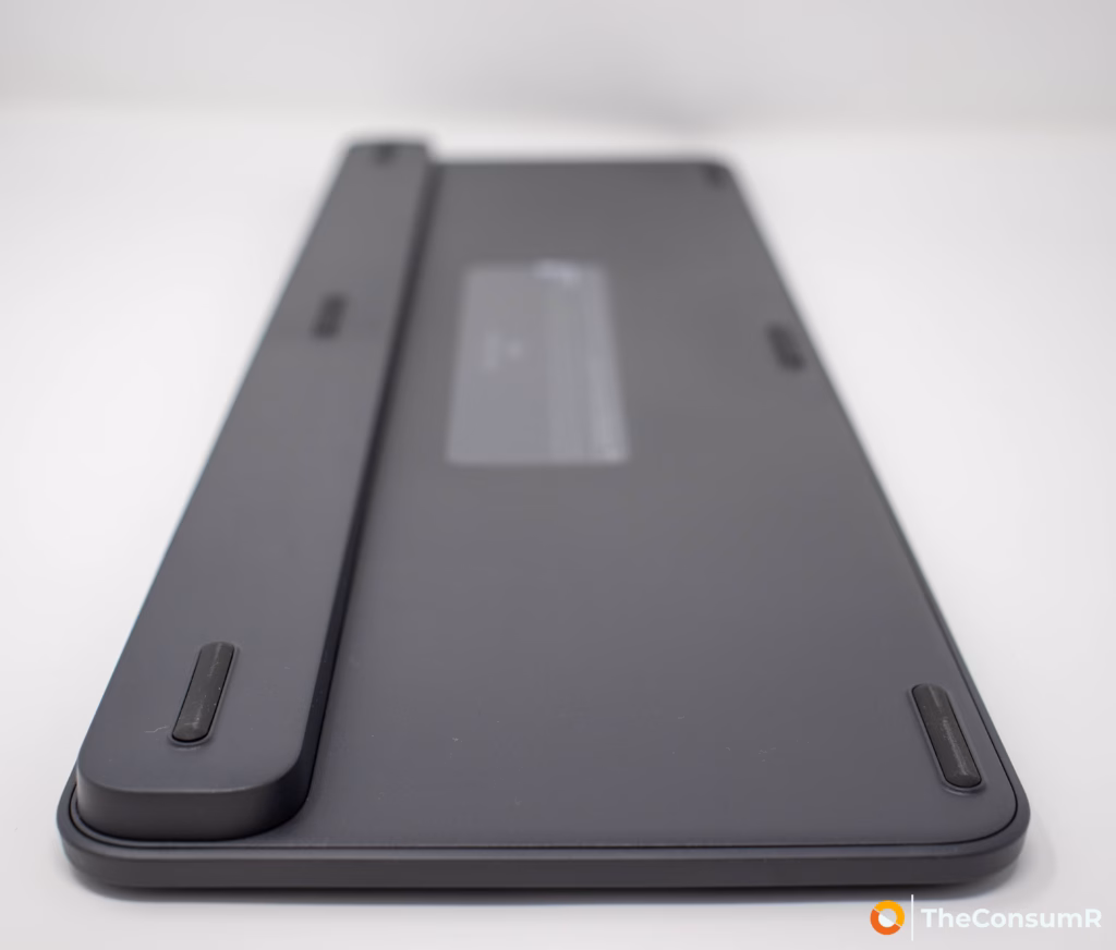 Logitech Signature Slim Solar+ K980 Back